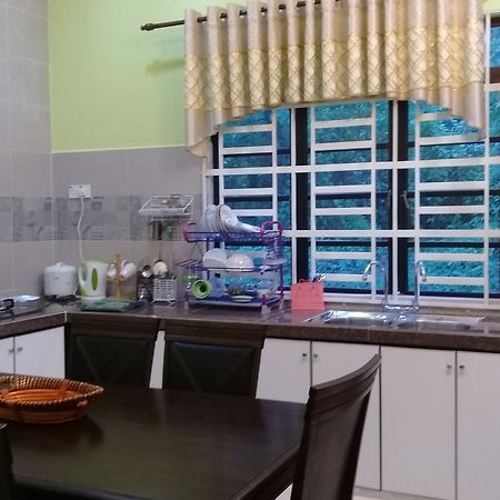 Mirza Homestay Marang Bagian luar foto