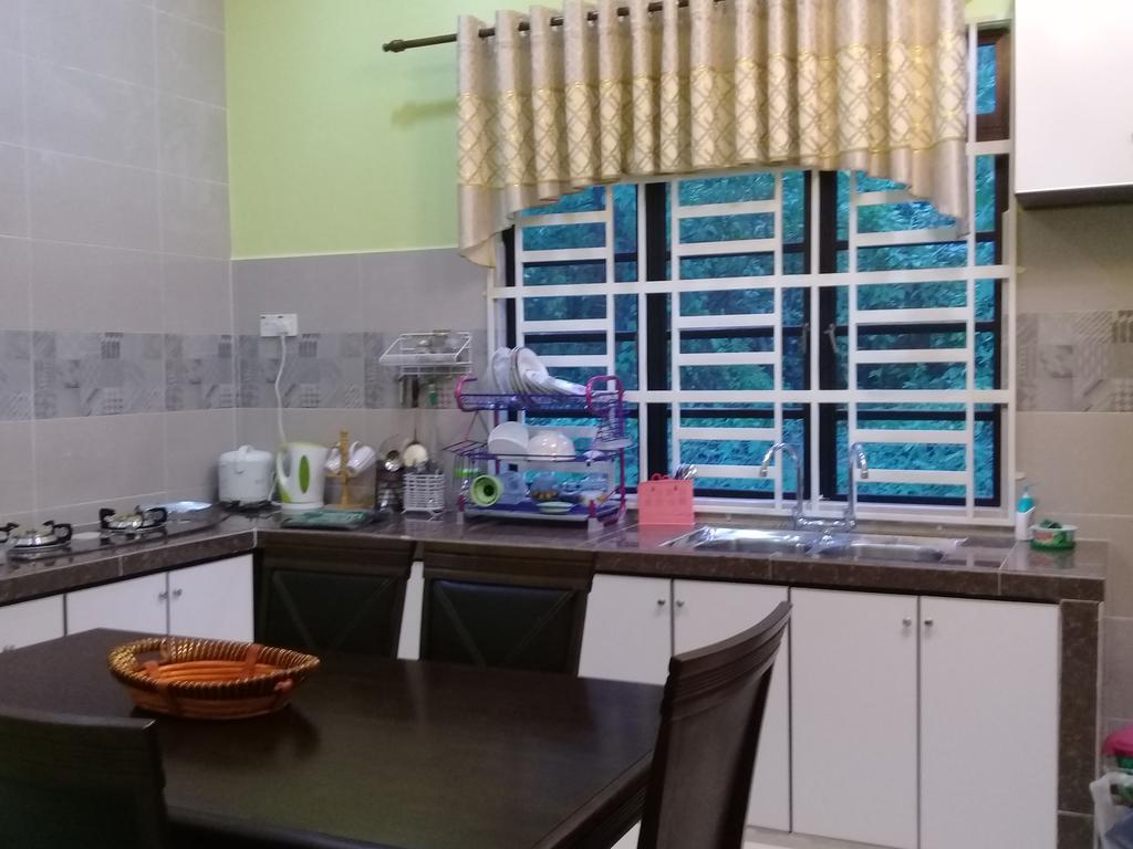 Mirza Homestay Marang Bagian luar foto