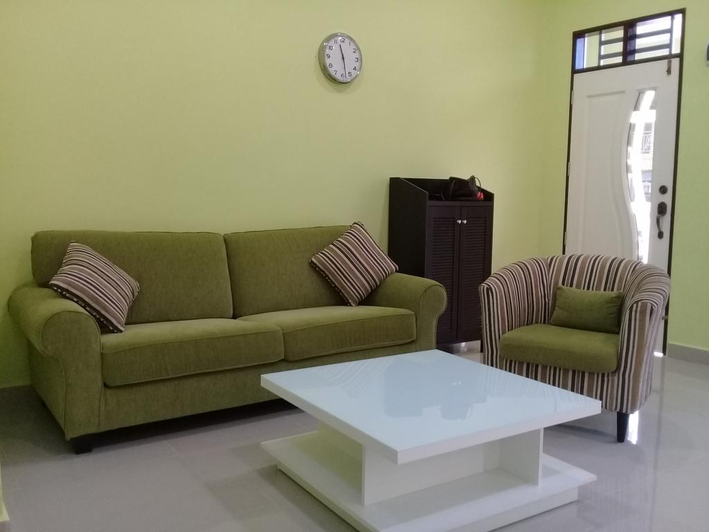 Mirza Homestay Marang Bagian luar foto