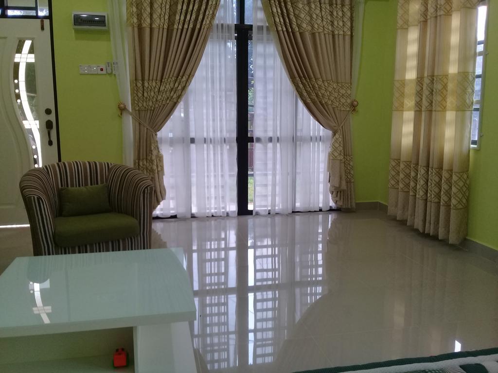 Mirza Homestay Marang Bagian luar foto